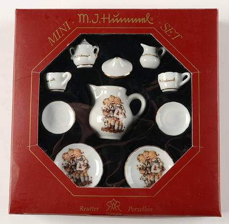 Follow the Leader 11 Piece Toy Tea Set