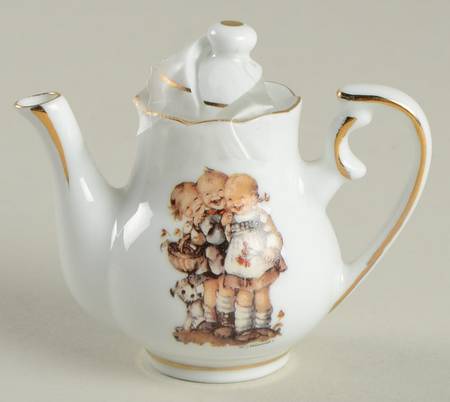 Follow the Leader Toy Teapot & Lid
