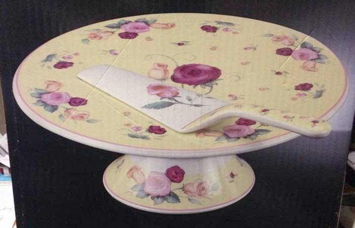 RLI6 Footed Cake Plate