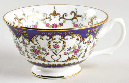 Queen Victoria Footed Cup