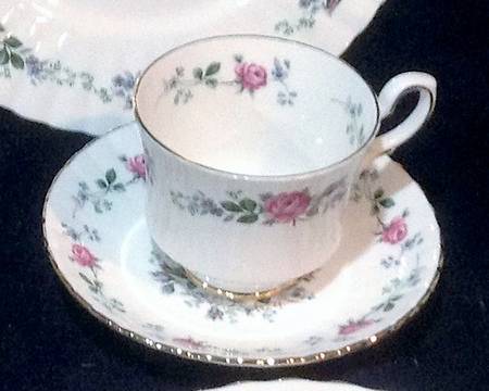 RST194 Footed Cup & Saucer Set
