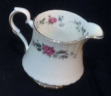 RST194 Creamer