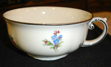 ROB452 Footed Cup