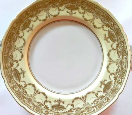 RD334 by Royal Doulton