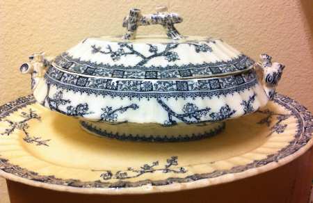 Thorne Blue Oval Covered Vegetable