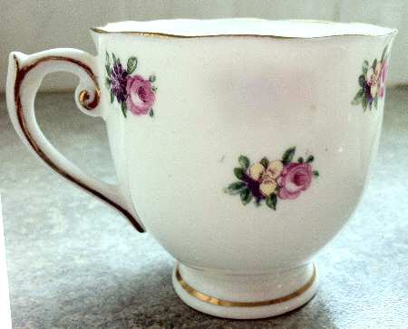 8435 Footed Cup