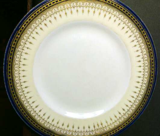 H929 by Royal Doulton