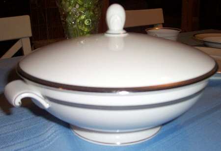 R2289 Round Covered Vegetable