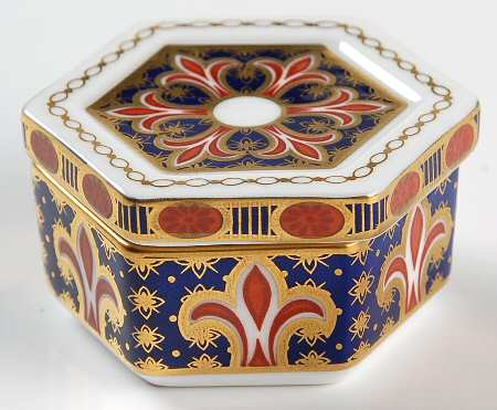 A1297 Trinket Box with Lid