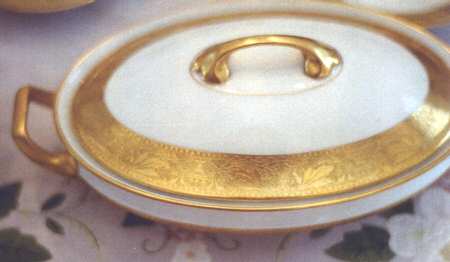 R2297 Oval Covered Vegetable