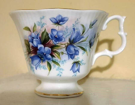 ROA265 Footed Cup