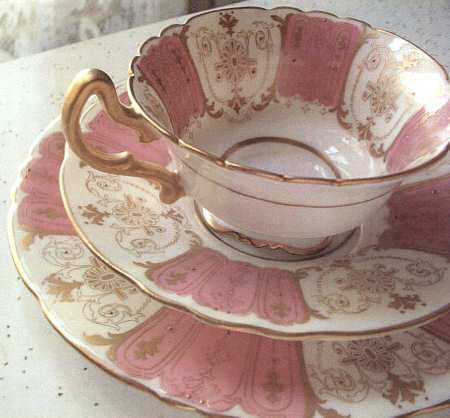 RD352 Footed Cup & Saucer Set