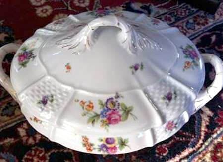 976 Round Covered Vegetable