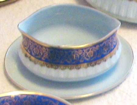 RIB22 Gravy Boat with Attached Underplate