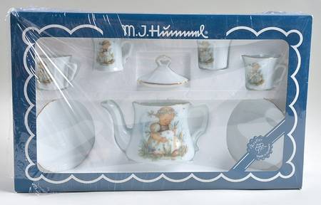 Lilly of the Valley (8 Piece) Child's Tea Set