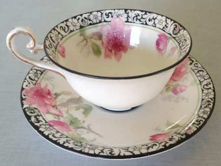H384 by Royal Doulton