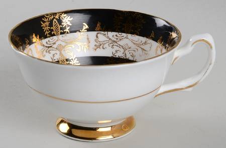 9206 Footed Cup & Saucer Set