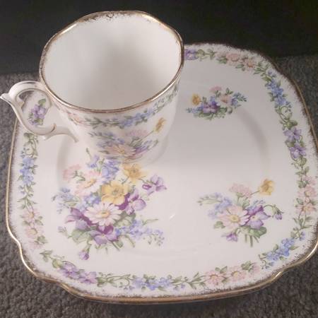 Garland (Brushed Gold Trim) Snack Plate & Cup Set