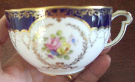 9072 by Royal Crown Derby