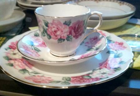 ROV21 Footed Cup & Saucer Set