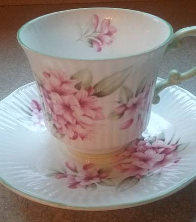 RIA98 Footed Cup & Saucer Set