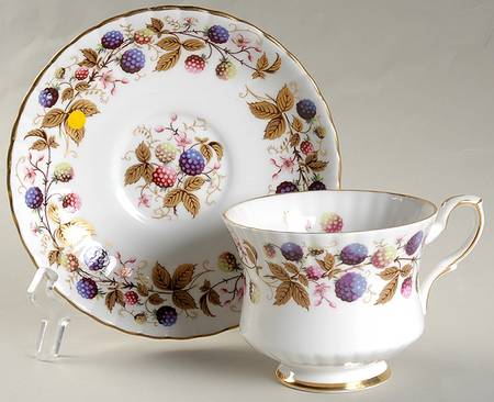 Golden Bramble Footed Cup & Saucer Set