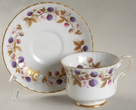 Golden Bramble Footed Cup & Saucer Set