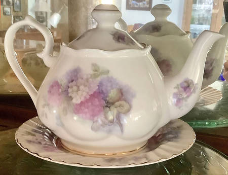 Hydrangea Teapot & Lid
