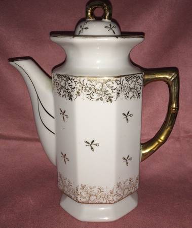 Oriental Lace Coffee Pot & Lid