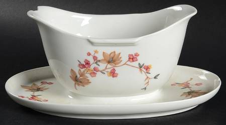 R2993 Gravy Boat with Attached Underplate