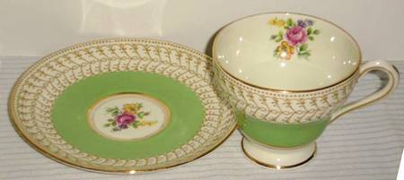 3824A Footed Cup & Saucer Set