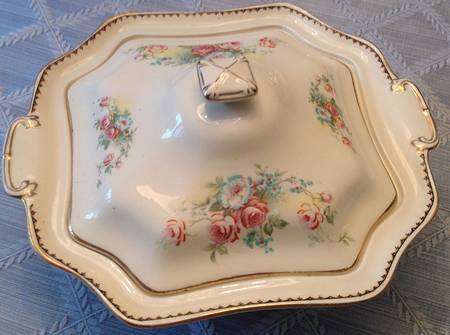 9761 Octagonal Covered Vegetable