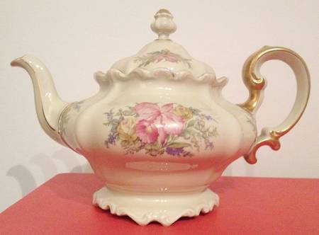 R2782 Teapot & Lid