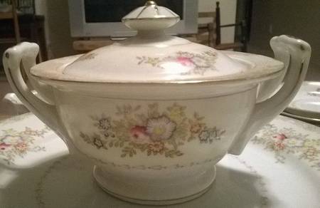 RBT13 Sugar Bowl & Lid