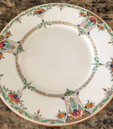 V231 by Royal Doulton