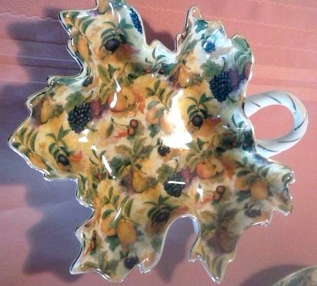 RDV12 5" Handled Leaf Dish