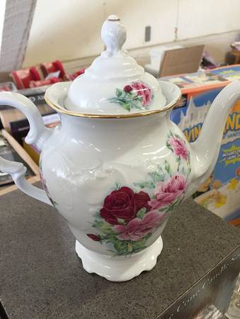 Elegant Rose Coffee Pot & Lid