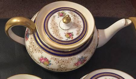 N3719 Teapot & Lid