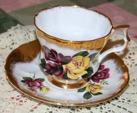 2870-9 Footed Cup & Saucer Set