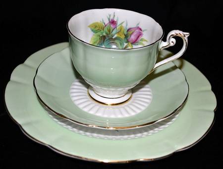 RLY968 Footed Cup & Saucer Set
