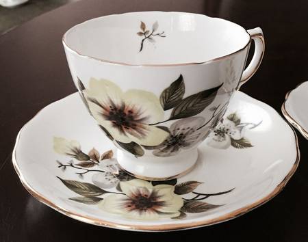 8227 Footed Cup & Saucer Set