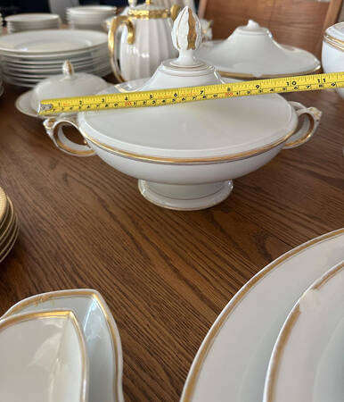 1443 Sauce Boat & Lid