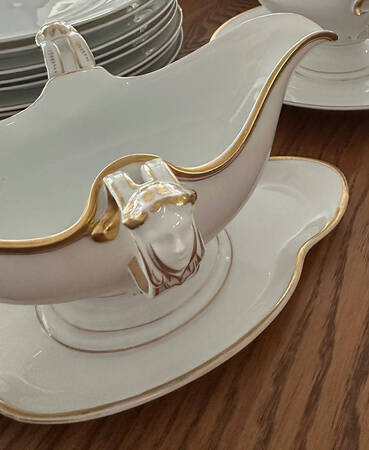 1443 Gravy Boat & Underplate