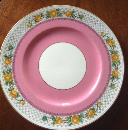 V4201 Luncheon Plate
