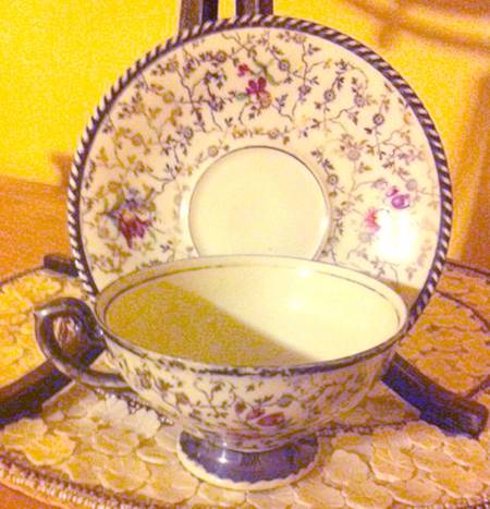 RUW37 Footed Cup & Saucer Set