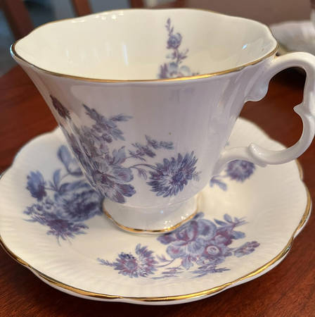 ROA305 Footed Cup & Saucer Set