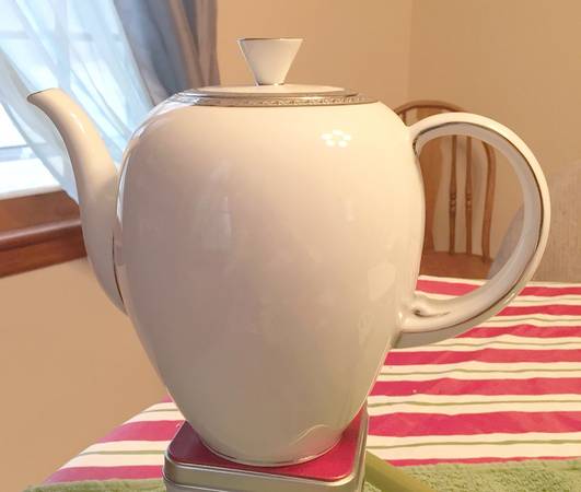ROT344 Teapot & Lid