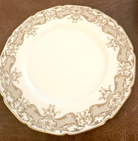 E9989 by Royal Doulton
