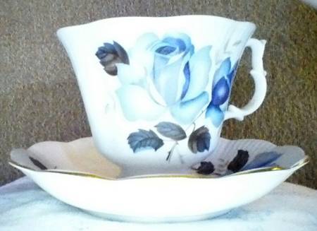 ROA308 Footed Cup & Saucer Set
