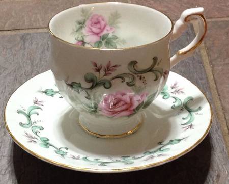 RIA115 Footed Cup & Saucer Set